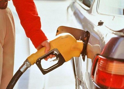 Цены на бензин и дизельное топливо в Архангельской области снизились