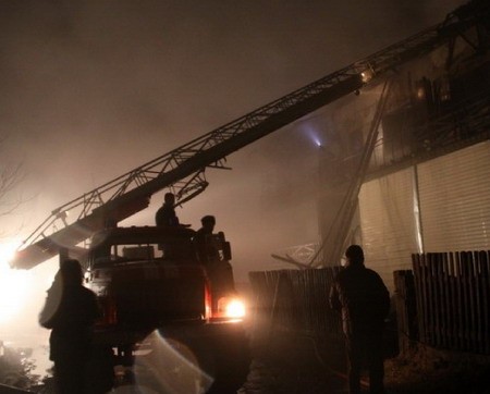 В Архангельской области в пожаре погибли женщина и двое детей