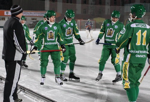 В Архангельске прошли первые игры XII Всероссийского юношеского турнира по хоккею с мячом «Vodnik open»