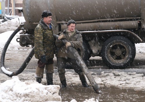 В Архангельске устраняют аварии на водопроводных сетях и теплотрассе
