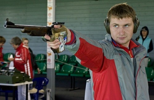 Леонид Екимов завоевал олимпийскую лицензию в Кубке мира по стрельбе