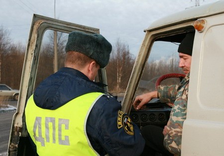 Архангельский инспектор ДПС за взятку 2 000 рублей получил три года условно