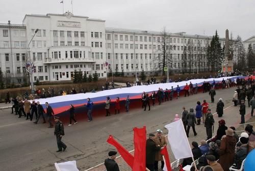В Первомай по улицам Архангельска пронесут огромный российский флаг 