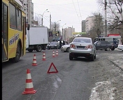 Под колёсами автомобилей в Архангельской области за сутки пострадали двое пешеходов