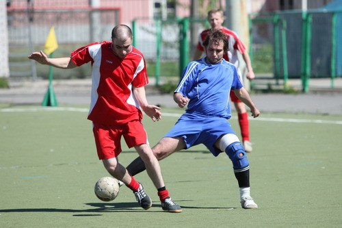 В чемпионате Архангельска по футболу лидируют «Искра», «Вымпел» и «Рома»