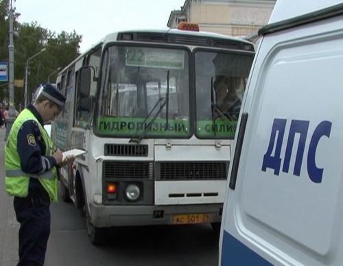 В Архангельске автобус проехал несколько метров с зажатым в дверях ребёнком