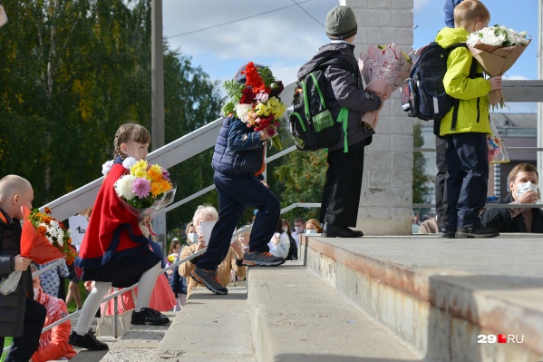Ребёнку — ранец, маме — маску: такое вот 1 Сентября в Архангельске во времена коронавирусной борьбы