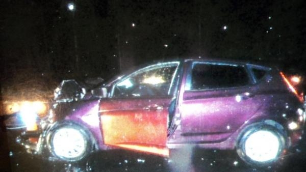 В результате ДТП с участием такси на трассе близ Архангельска погибли двое человек