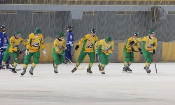 «Водник» одержал третью победу подряд в групповом этапе Кубка России по хоккею с мячом