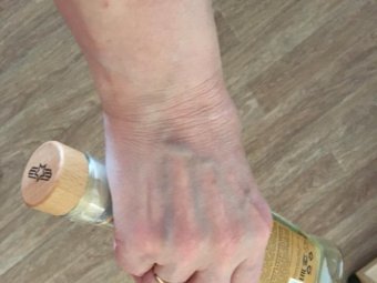 Полицейские из Мирного задержали торговцев алкоголем с поддельными акцизными марками