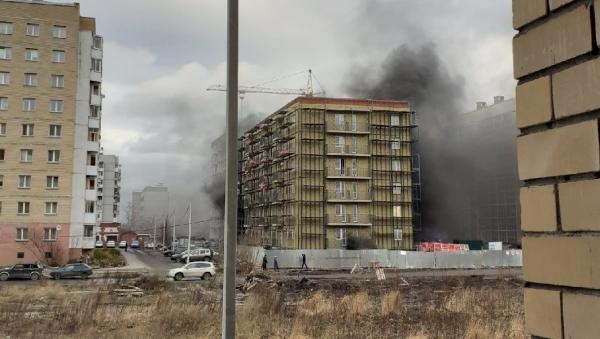 Архангельские огнеборцы потушили пожар в строящемся доме на Московском проспекте