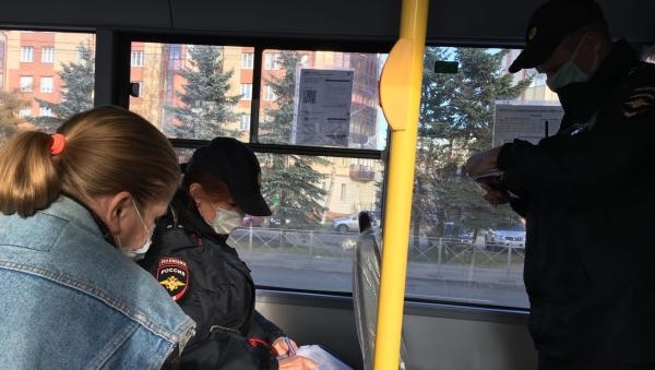 Двоих архангелогородцев оштрафуют за несоблюдение масочного режима в автобусе