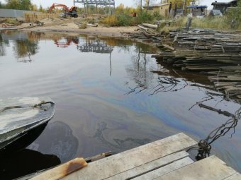 Архангельские спасатели подтвердили загрязнение Северной Двины. Возможная причина: взесь, поднятая со дна