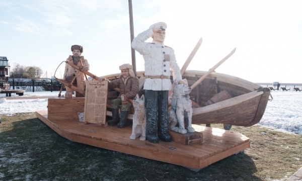 Скульптурная группа «Экспедиция Георгия Седова» заняла место шхуны «Запад» в Архангельске