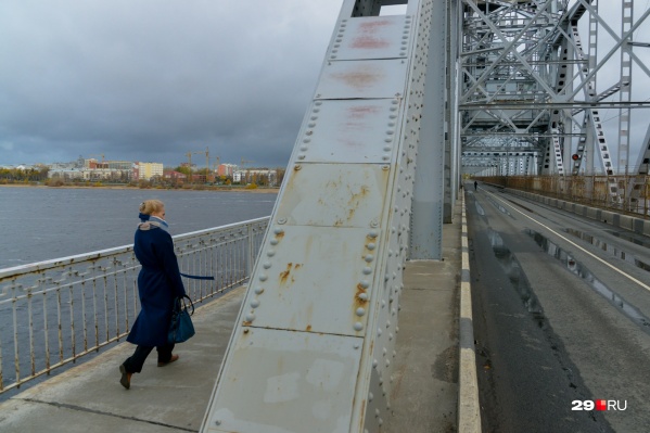 Движение возобновили: почему Северодвинский мост открыли с опозданием и где собрались пробки