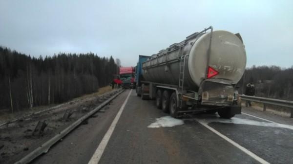 Пять автомобилей столкнулись на трассе М-8 в Холмогорском районе