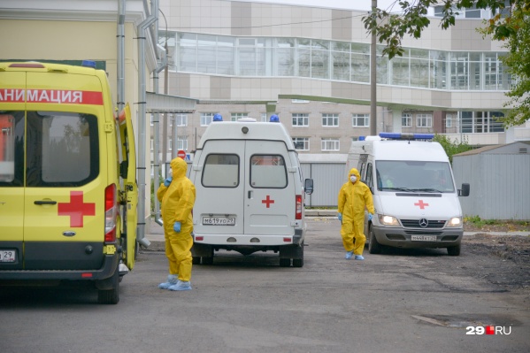 Один пациент с коронавирусом скончался в Архангельской области за сутки. Данные оперштаба РФ