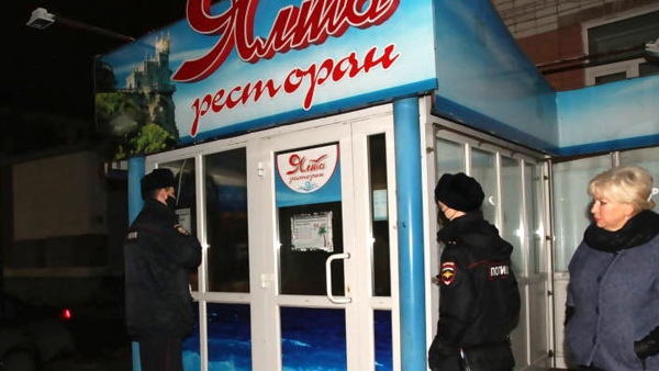 Ночной рейд по барам и ресторанам вновь выявил нарушителей запретов в Архангельске