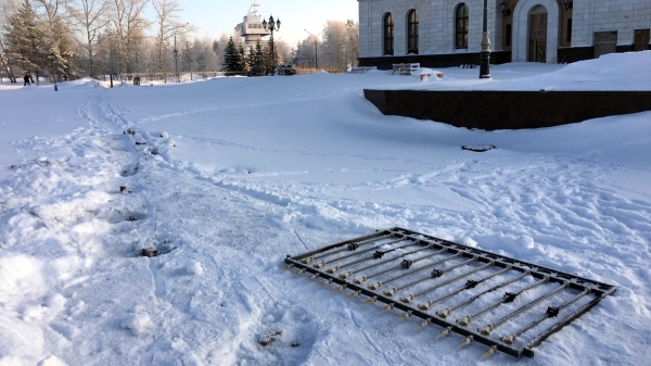 Забор вокруг кафедрального собора в Архангельске продолжает вызывать дискуссии