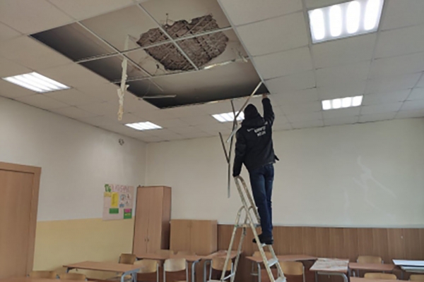   В школе Архангельска потолок обрушился на учеников во время урока 