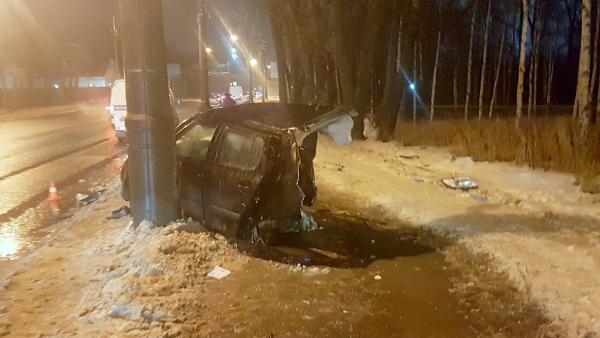 От удара машину разорвало на две части: подробности смертельного ДТП в Архангельске