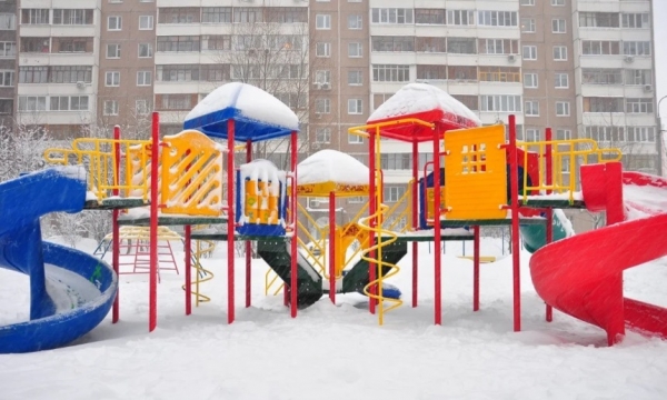 Власти Архангельска внесли в «чёрный список» фирму, которая сорвала ремонт детской площадки