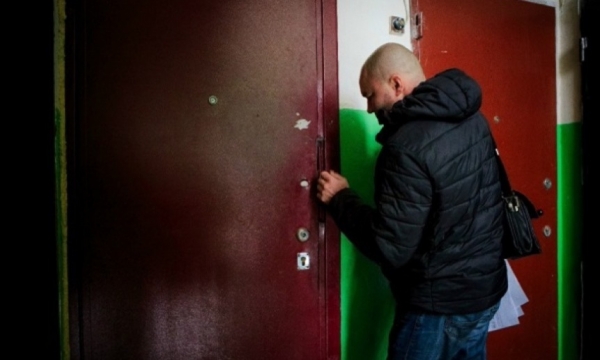 «В соседской квартире не скрипят половицы»: в Новодвинске женщину спасли благодаря бдительным соседям