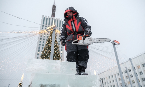 Архангельск продолжает преображаться к Новому году: в центре города установили светящиеся буквы «Поморье»