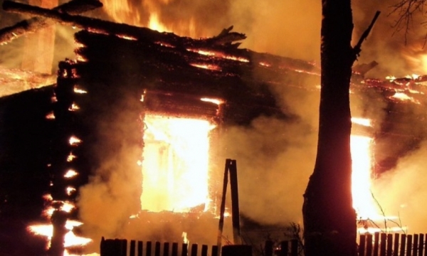 Под Архангельском произошёл пожар в нежилом доме