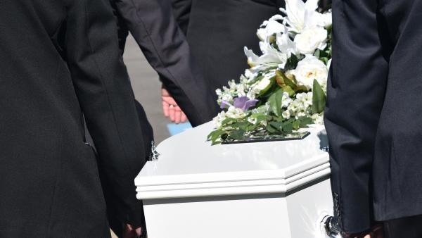 Архангельские похоронные бюро обдирают родственников погибших от COVID-19
