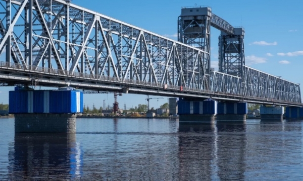 В Архангельске до конца января продолжат в ночное время перекрывать Северодвинский мост