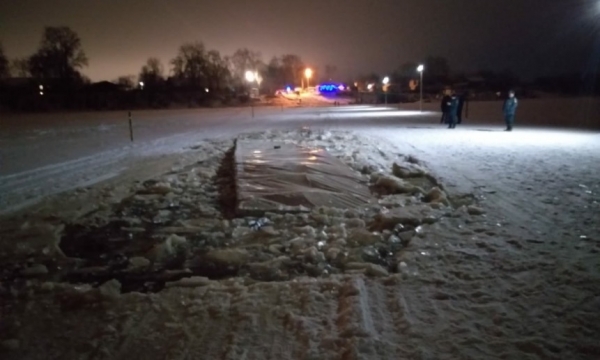 В Котласском районе на ледовой переправе под воду ушёл гружёный КАМАЗ