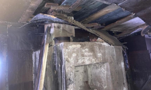 В Приморском районе произошёл пожар в старинном деревянном доме