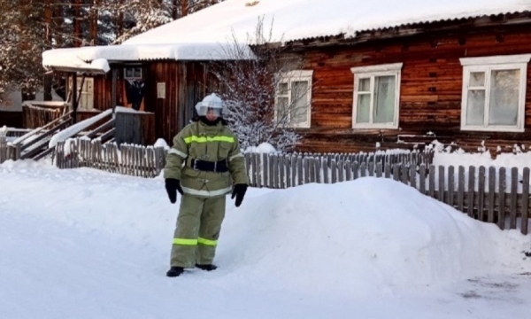 В Ленском районе пожарный доброволец спас от пожара четырёхквартирный дом