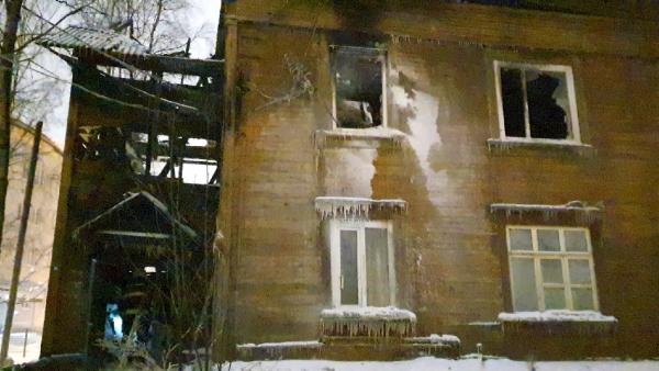 Причиной пожара в «деревяшке» в переулке Водников в Архангельске стал поджог