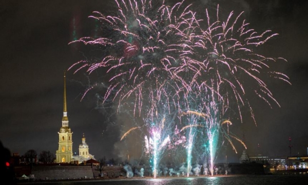 Планы на вечер: онлайн-фестиваль огня «Рождественская звезда» в Санкт-Петербурге