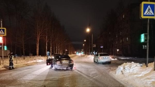 В Северодвинске водитель иномарки сбил 11-летнего школьника, проехав на «красный»