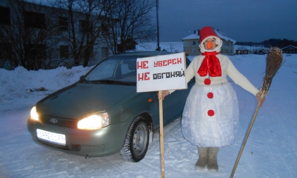 Снеговики в Архангельской области выходят на дороги