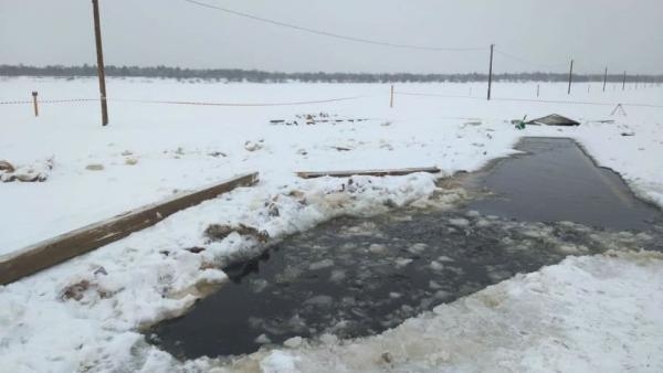В Котласе отложили до весны операцию по спасению провалившегося под лёд «КАМАЗа» 