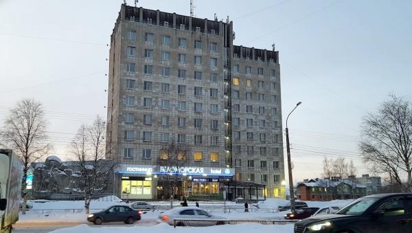 Около 100 гостей были эвакуированы из-за ночного пожара в гостинице «Беломорская» 