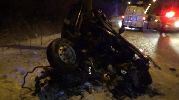 Машину разорвало пополам: на Маймаксанском шоссе погиб водитель «Логана»