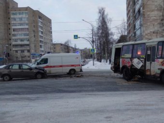 В Архангельске произошло очередное ДТП с автобусом на перекрёстке Тимме — Воскресенская