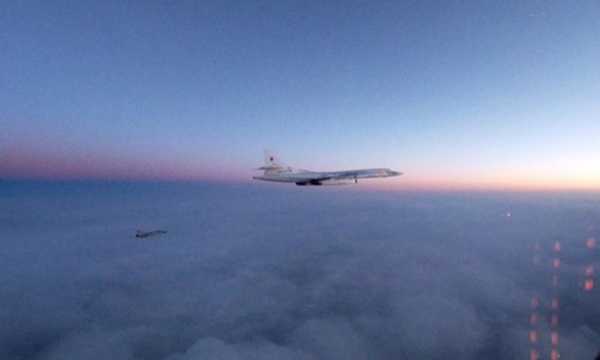 Истребители МиГ-31 Северного флота сопроводили российские бомбардировщики в полёте над нейтральными водами Арктики