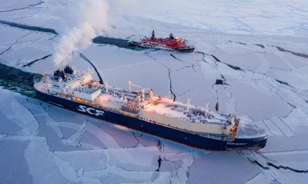 Танкер-газовоз впервые прошёл по Северному морскому пути зимой
