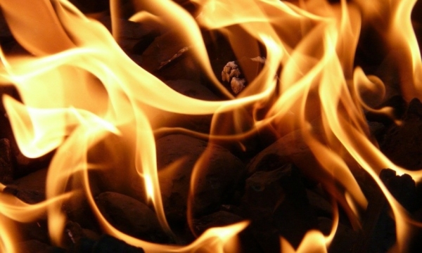 В Няндоме произошёл крупный пожар, о котором никто не заявил. В нём серьёзно пострадал человек