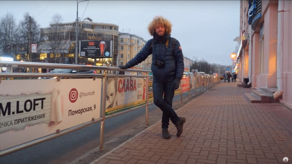 Фотофакт: в Архангельске убрали рекламу с забора вдоль Троицкого проспекта