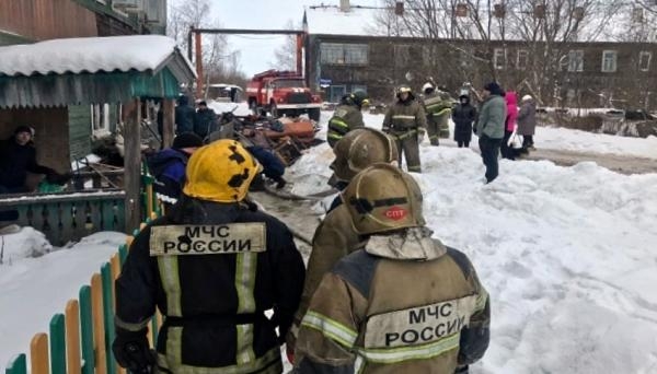 При пожаре в «деревяшке» на окраине Архангельска погиб подросток