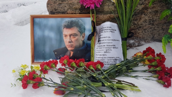 Архангелогородцы возложили цветы к памятнику жертвам политических репрессий