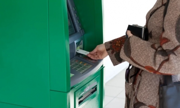 В Плесецком районе пенсионерка перевела мошенникам 300 тысяч рублей