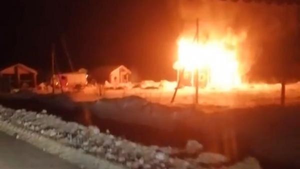 При ночном пожаре погиб хозяин нового коттеджа под Архангельском